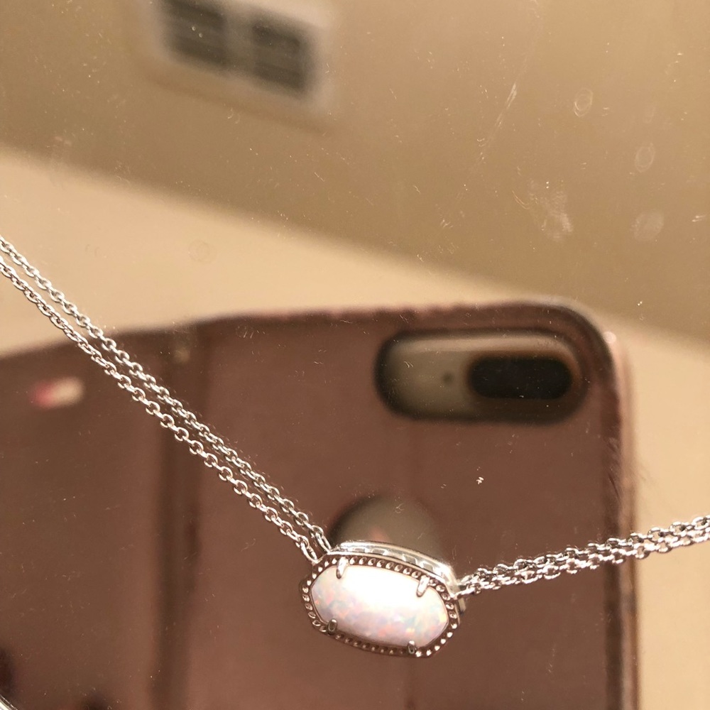 Kendra Scott necklace